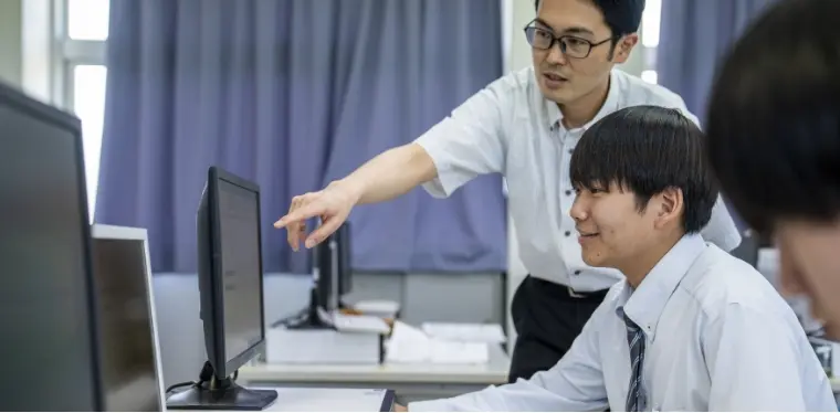 情報ソリューション科