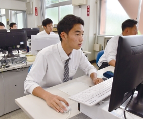 情報ソリューション科